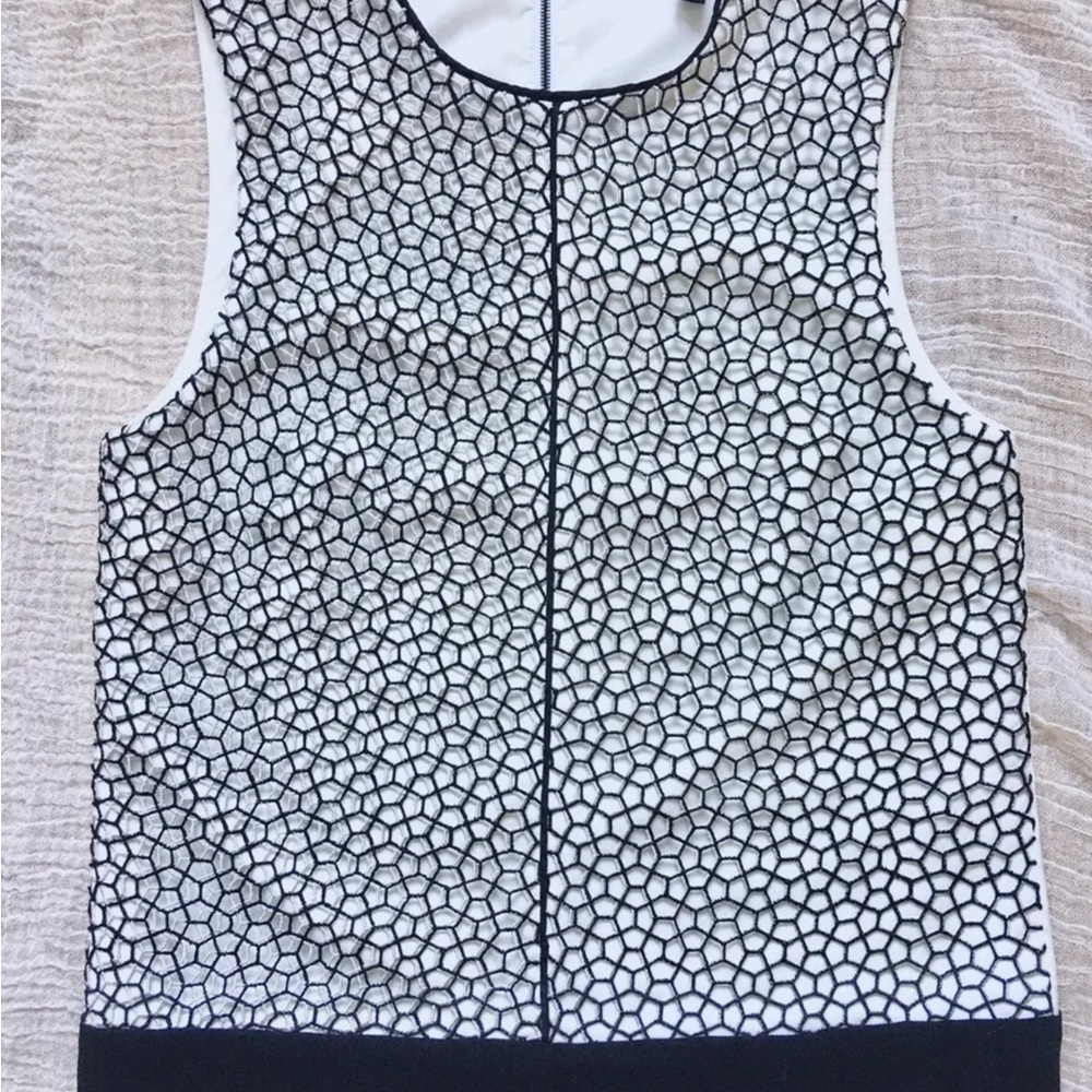 Judith & Charles white black dress top shirt zipper 2 S sleeveless mesh lovely